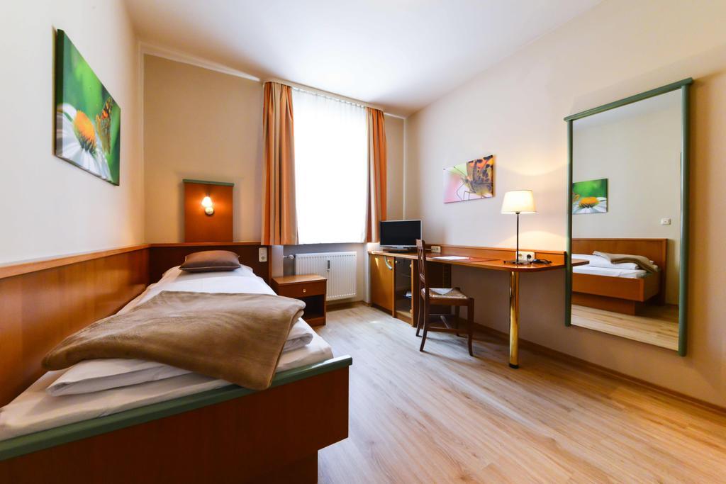 Hotel Boardinghouse Pfarrkirchen Pokoj fotografie