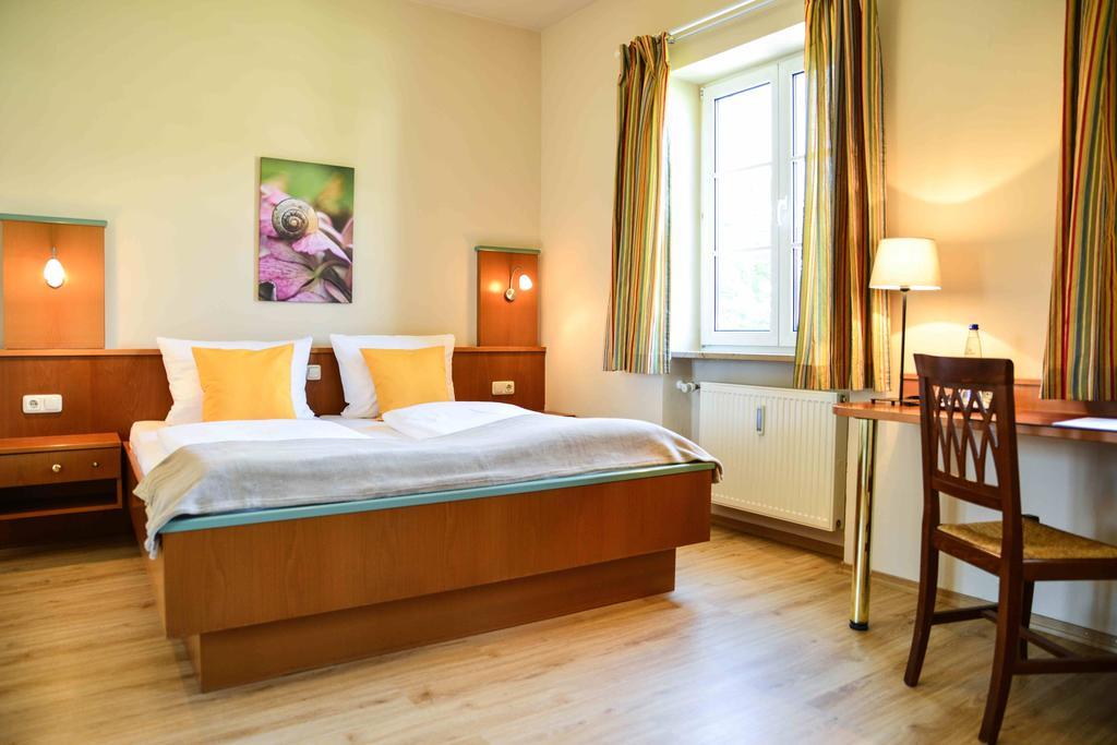Hotel Boardinghouse Pfarrkirchen Pokoj fotografie