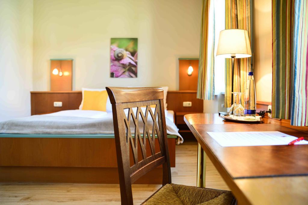 Hotel Boardinghouse Pfarrkirchen Pokoj fotografie