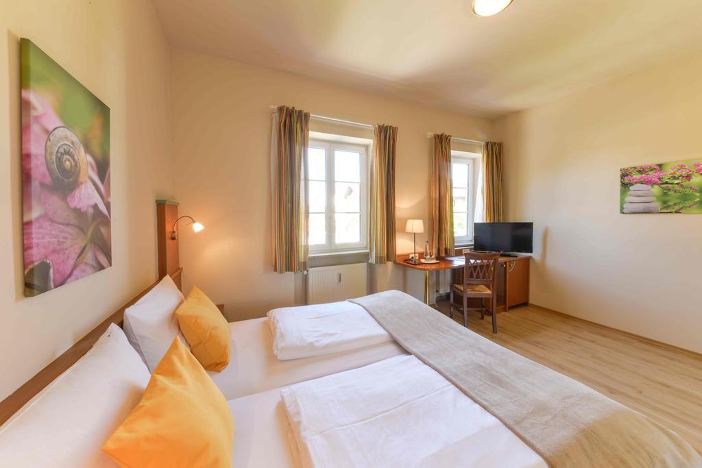 Hotel Boardinghouse Pfarrkirchen Pokoj fotografie